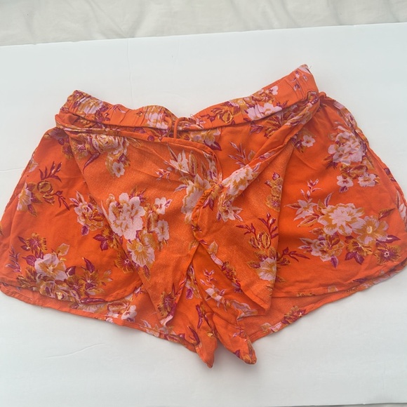 Ladies short - Picture 3 of 4